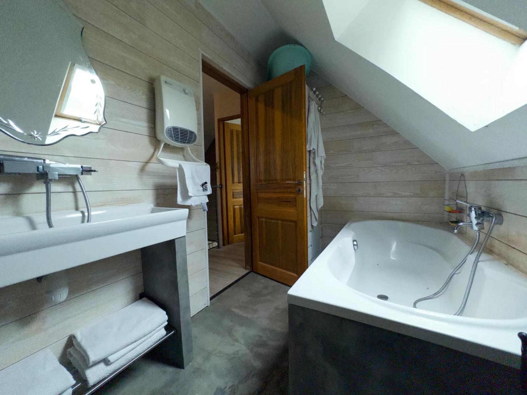 Chalet Chaleureux A Marigny-L'Eglise Avec Vue Sur Lac Et Montagne Zewnętrze zdjęcie